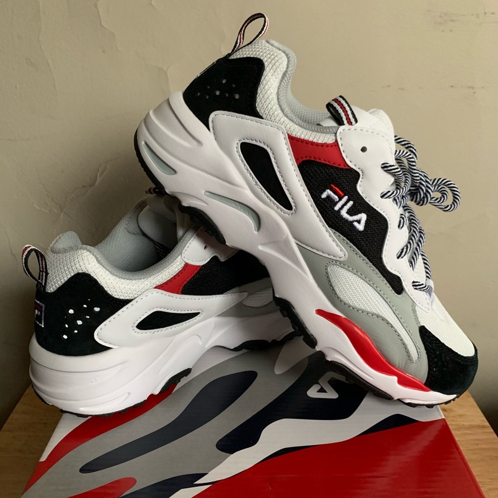 NEW Fila Sneakers Tennis Shoes